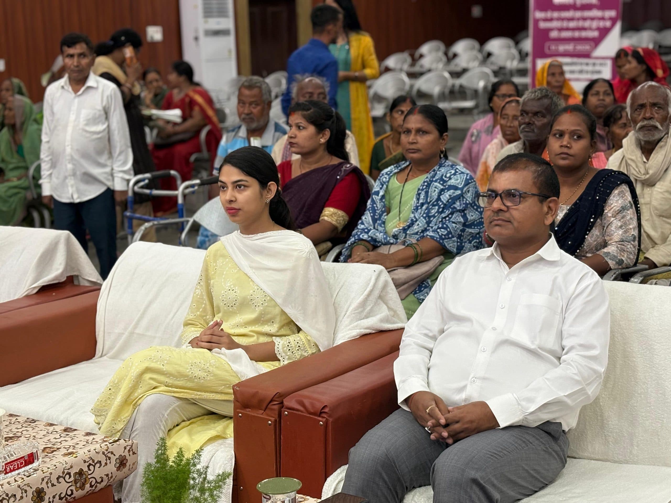 लाभुकों के खातों में मिली पेंशन की बढ़ी राशि, बिखरी मुस्कान