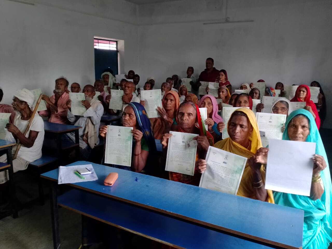 पेंशन योजना के लाभुकों के बीच बांटा मुख्यमंत्री का संदेश पत्र