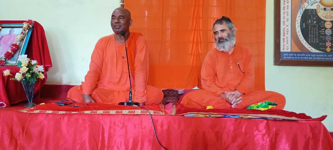 महर्षि मेंही आश्रम में सत्संग और ध्यान-भजन का आयोजन