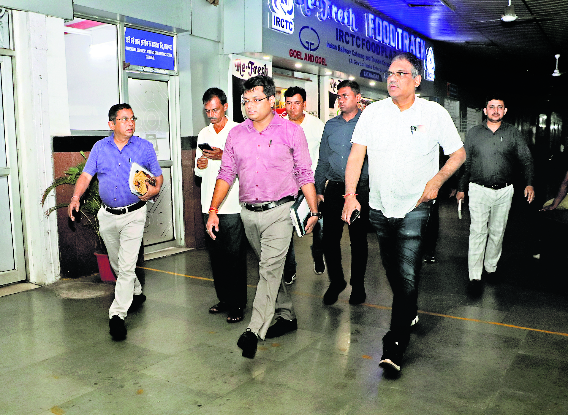 Jamshedpur News : दक्षिण पूर्व रेलवे के चीफ फ्रेट एंड ट्रांसपोर्टेशन मैनेजर ने टाटानगर का किया निरीक्षण, माल ढुलाई व्यवस्था को बेहतर बनाने का निर्देश