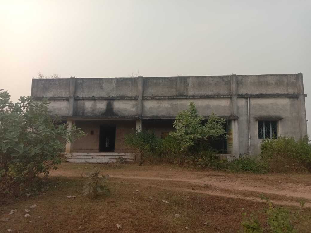 रखरखाव के अभाव में जर्जर हुआ किसान भवन