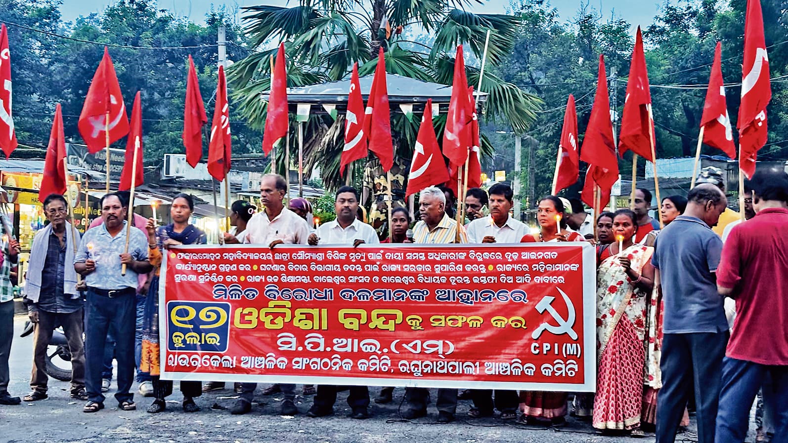 Rourkela News : छात्रा की मौत के खिलाफ माकपा ने निकाला कैंडल मार्च