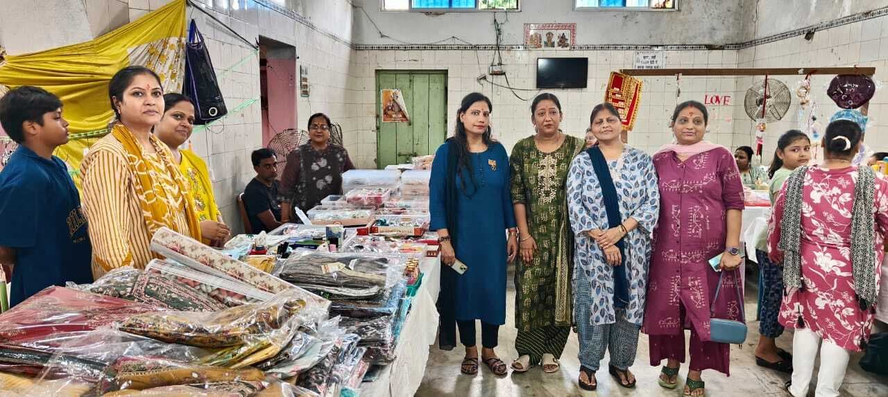 East Singhbhum News : महिलाओं को प्रोत्साहित कर रहा सम्मेलन का राखी मेला