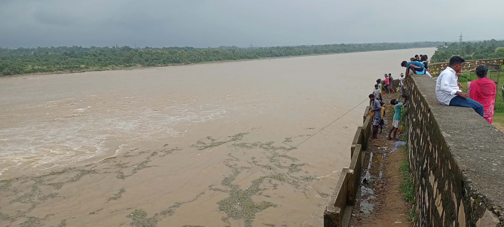 East Singhbhum News : सुवर्णरेखा नदी उफनायी, गालूडीह बराज के आठ गेट खोले गये