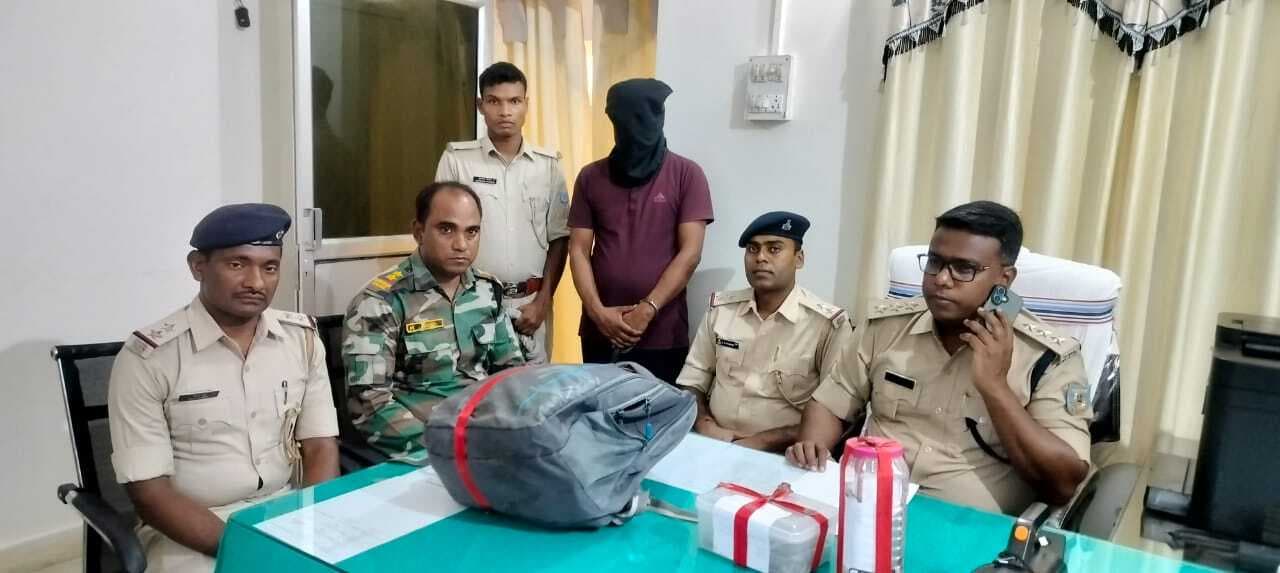 East Singhbhum News : लूट की योजना बनाता युवक गिरफ्तार