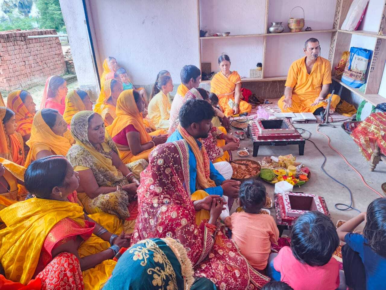 गायत्री परिवार की ओर से किया गया सामूहिक हवन