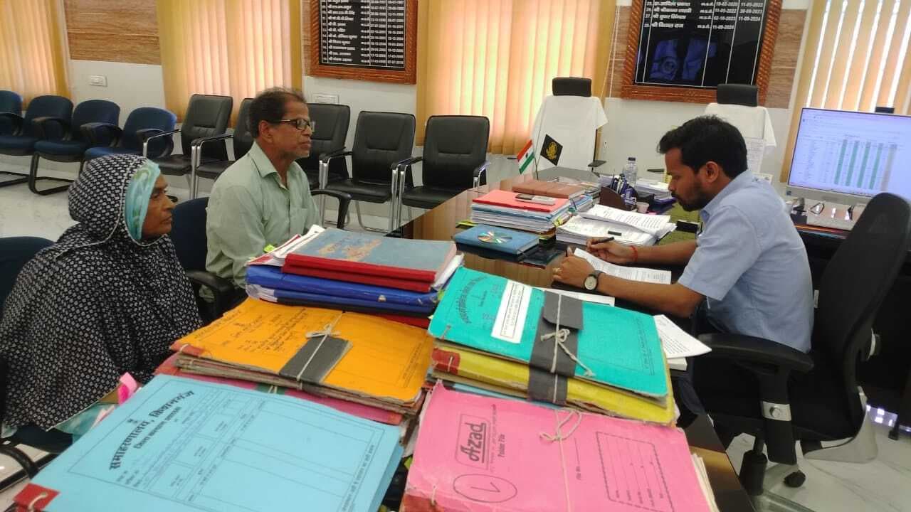 डीएम ने सुनी लोगों की समस्या
