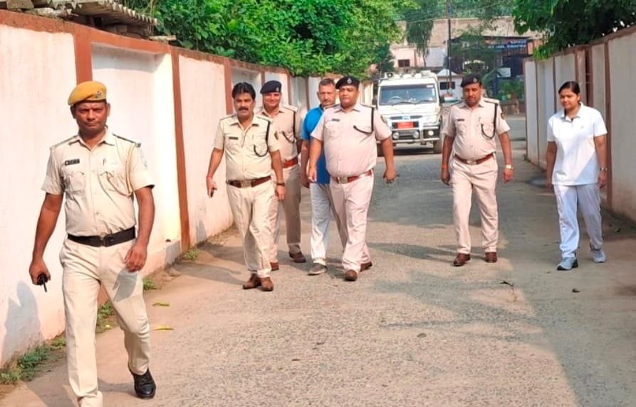 Saran News : मंडल कारा में सभी 22 वार्डों की हुई गहन तलाशी, नहीं मिली कोई आपत्तिजनक वस्तु