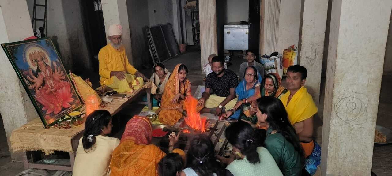 Saran News : पूजा का सार प्रेम, आदर और अनुशासन है : मुकेश ऋषि