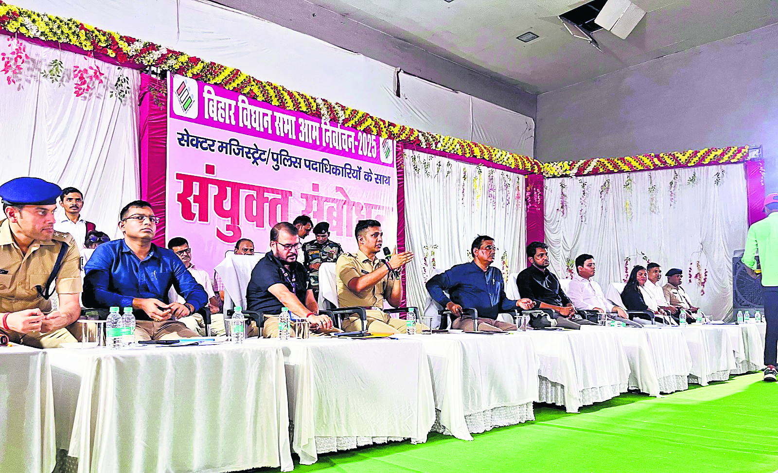 Gopalganj News : हाेटल या निजी संस्थानों में न रखें वोटिंग के सामान