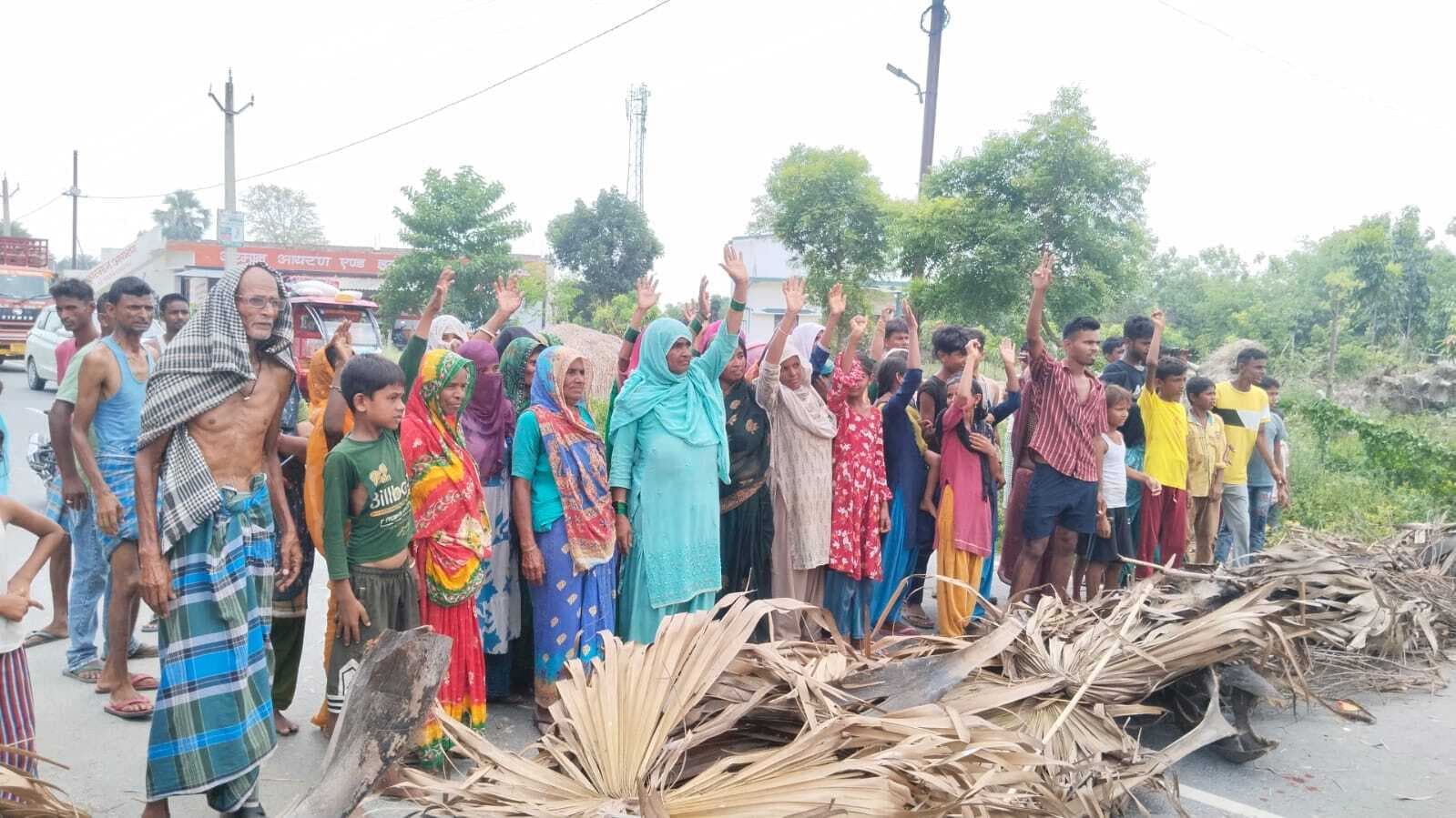 Madhubani News : जल संकट से परेशान महिलाओं ने किया प्रदर्शन