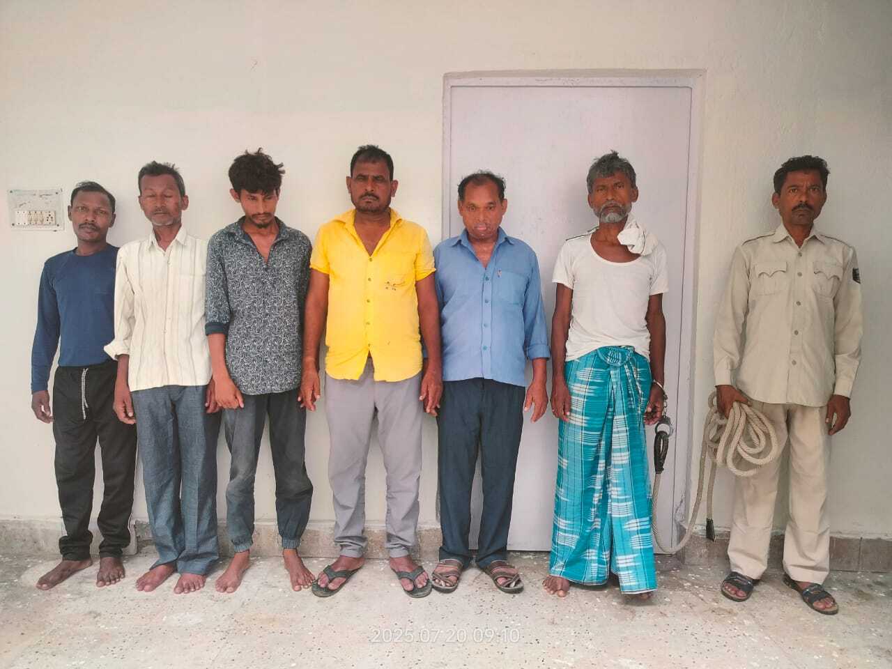 गुरुआ में हत्या के आरोपित समेत छह गिरफ्तार