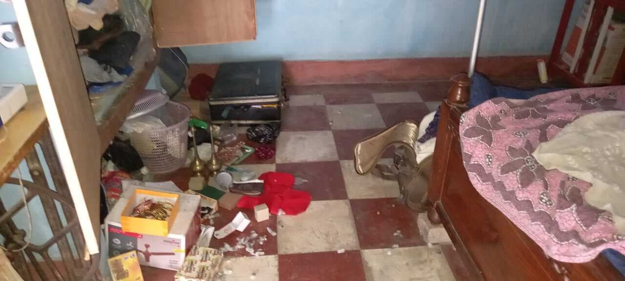 Madhubani News : बदमाशों ने सूने पड़े घर के तीन कमरों का ताला तोड़कर एक लाख रुपये का सामान चुराया