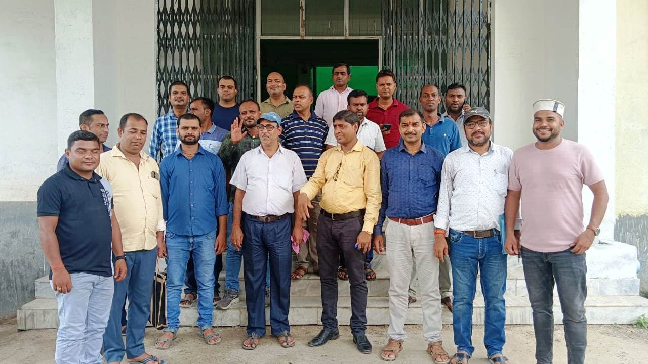 डाटा एंट्री ऑपरेटरों की हड़ताल से विभागों में कंप्यूटराइजेशन से संबंधित कार्य ठप