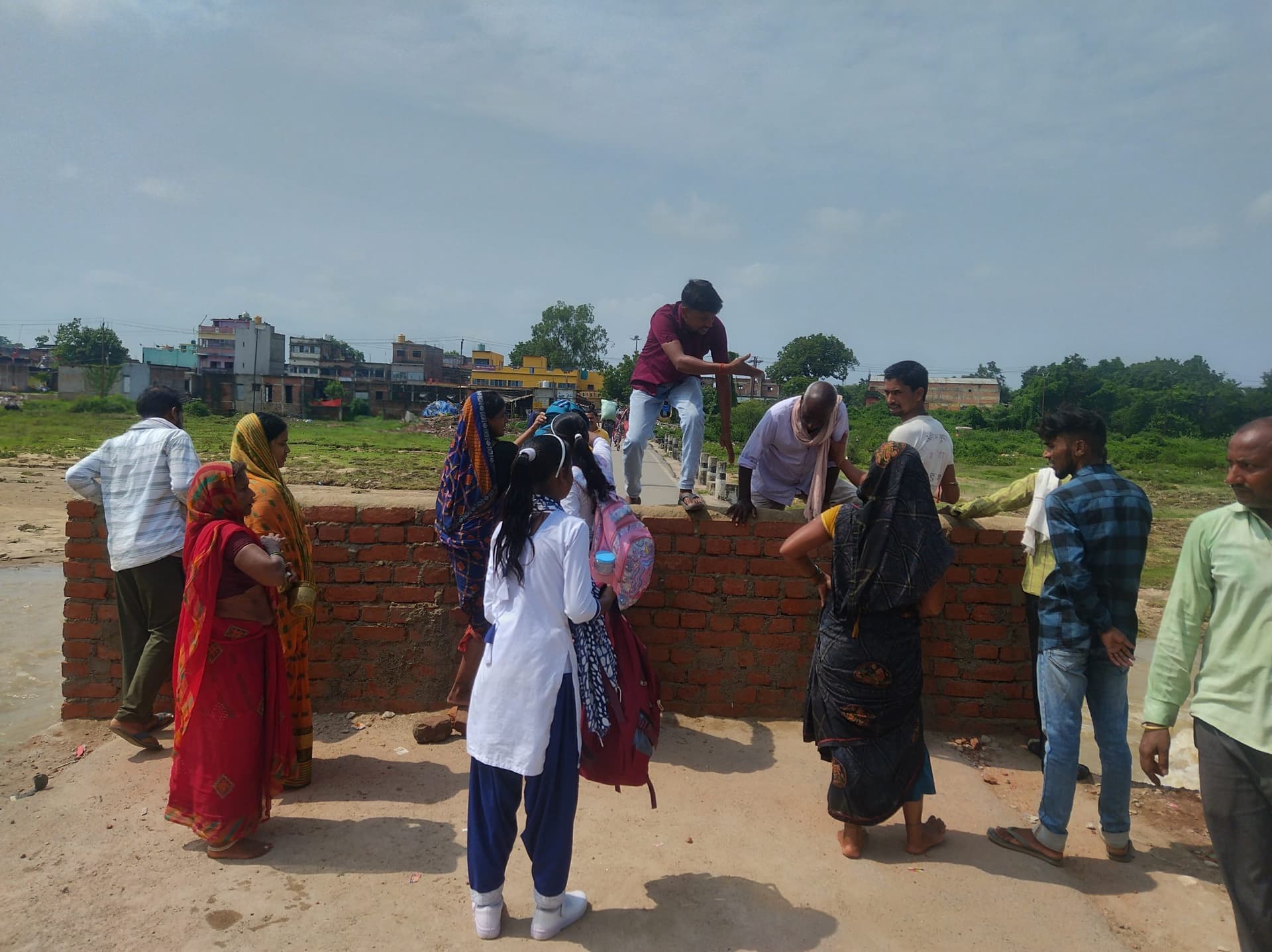 शहर जाने के लिए वैकल्पिक व्यवस्था करे सरकार