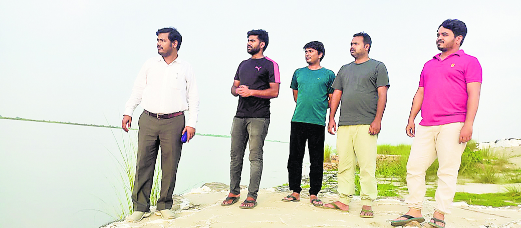 Gopalganj News : नेपाल में बारिश थमने से शांत पड़ी गंडक, खतरे के निशान से है एक मीटर नीचे