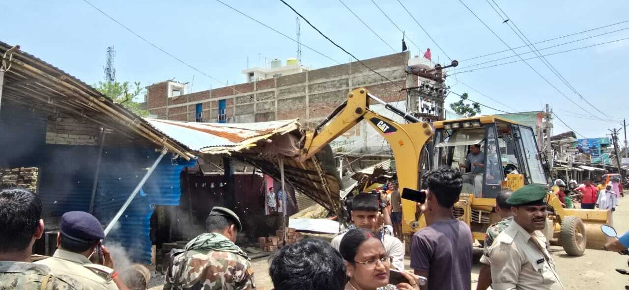 परबत्ता बाजार से हटाया गया अतिक्रमण