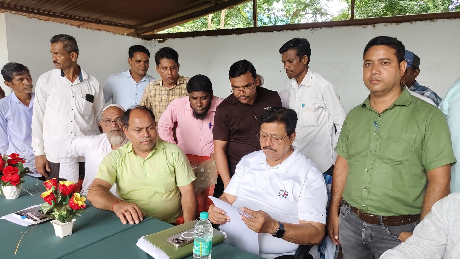 सहायक अध्यापकों ने विधायक को सौंपा ज्ञापन