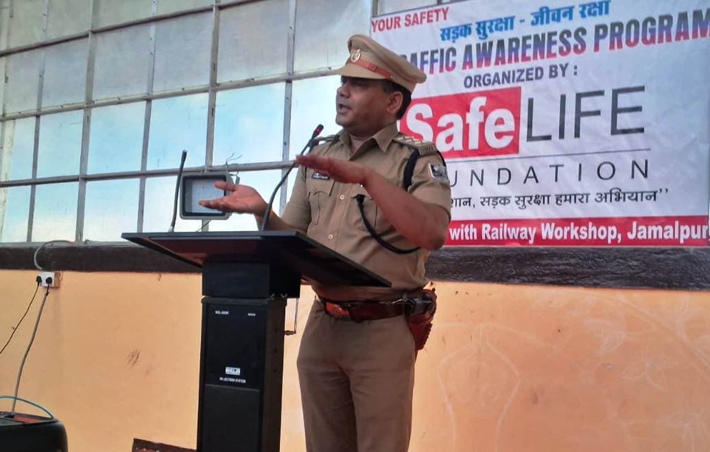 रेल इंजन कारखाना जमालपुर में यातायात जागरूकता अभियान