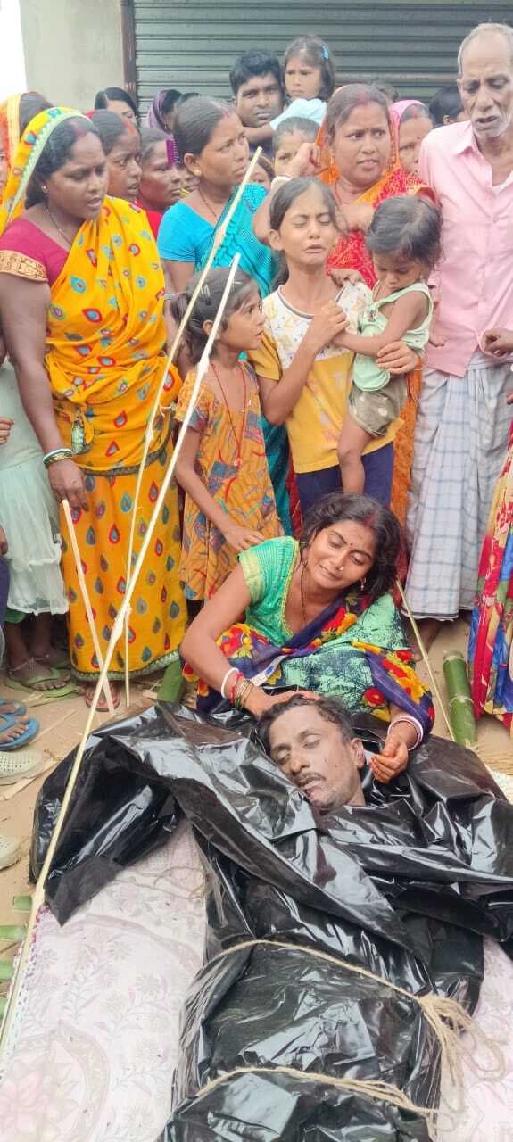 ऑटो ने बाइक को कुचला, चालक की मौत, मचा कोहराम