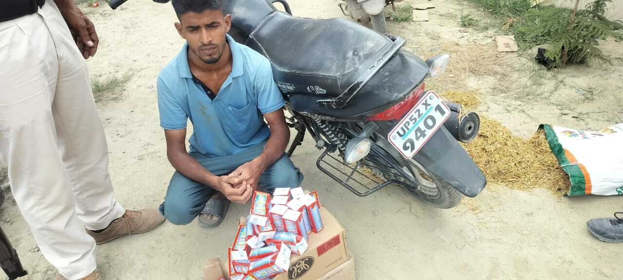 उत्पाद विभाग ने 18 लीटर शराब के साथ चंपारण के युवक को किया गिरफ्तार