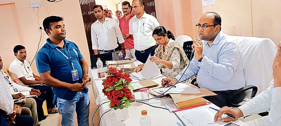 Siwan News : डीएम ने एसआइआर कार्य का किया निरीक्षण, दिये निर्देश