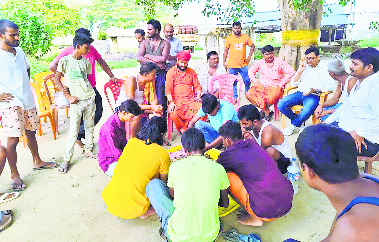 Gopalganj News : ऐतिहासिक बेलबनवां हनुमान मंदिर के दान बॉक्स से चोरी करते चोर धराया