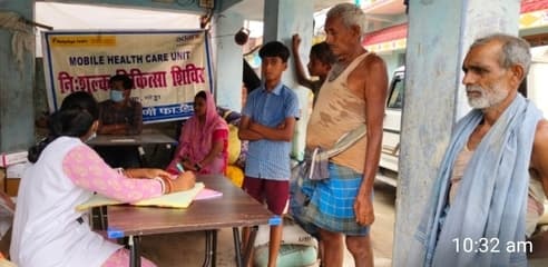 अदाणी फाउंडेशन की मोबाइल मेडिकल वैन बनी ग्रामीणों की संजीवनी