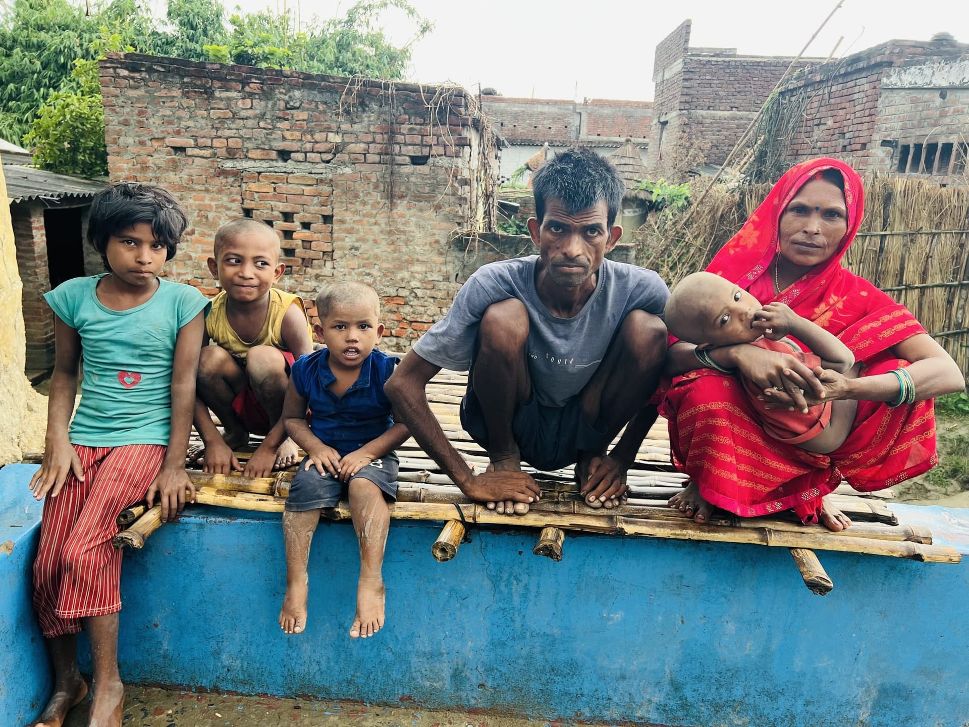 फुलवरिया में बीमार युवक के लिए युवाओं ने दिखायी इंसानियत, चंदा अभियान चला शुरू कराया इलाज