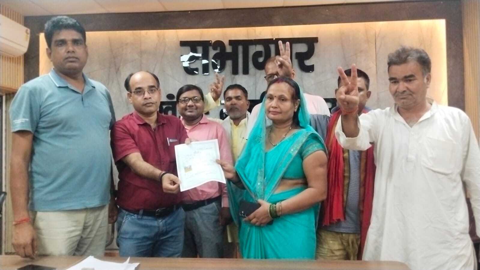 Saran News : चेंफुल पैक्स चुनाव में 24 मतों से जीती अनीता देवी