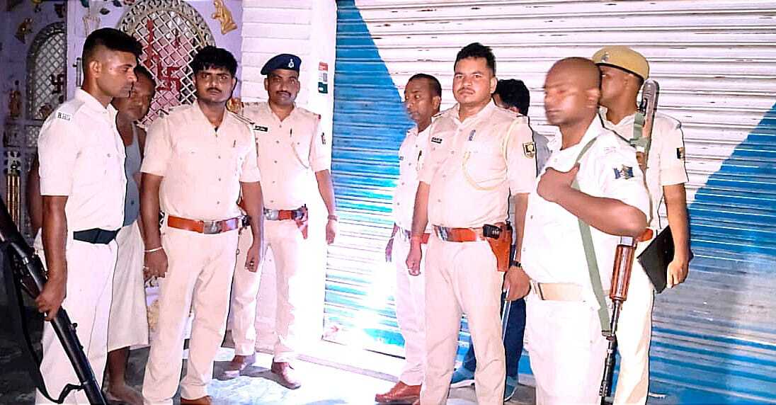 Motihari: पुलिस ने दो होटलों को किया सील, भारी मात्रा में शराब बरामद