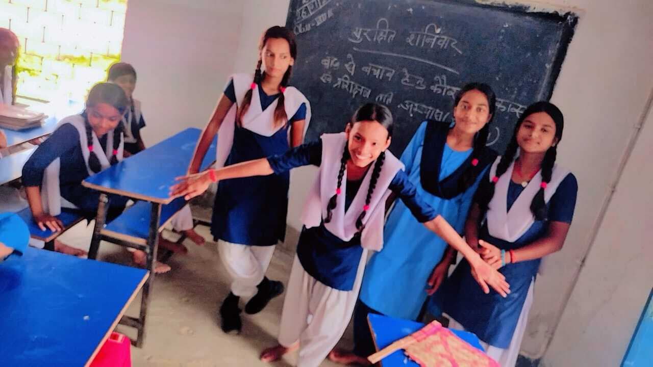 स्कूली बच्चों को बाढ़ आपदा से बचाव की दी गयी जानकारी