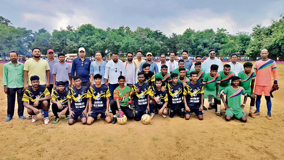 East Singhbhum News : पोटका में प्रतिभावान फुटबॉलरों की कमी नहीं, मौका देना जरूरी : संजीव सरदार