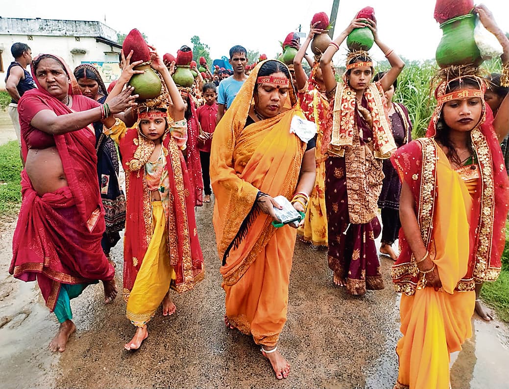 Begusarai News : अष्टयाम को लेकर निकाली गयी शोभा कलशयात्रा