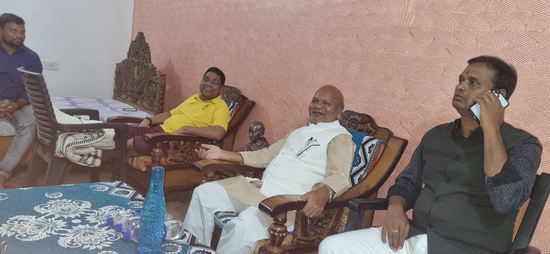 प्रभारी मंत्री रत्नेश सदा ने लिया झाझा विधायक का हाल-चाल