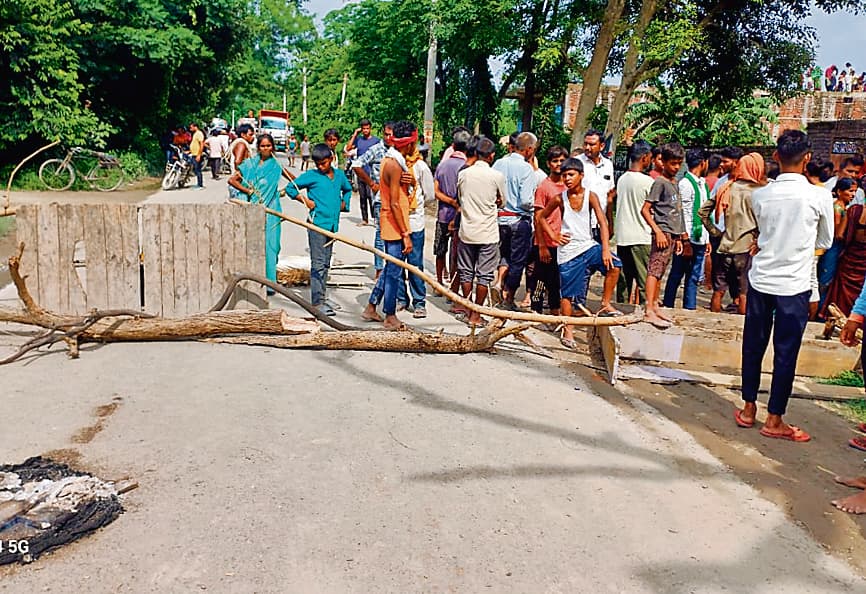 Gopalganj News : भोरे में अपने बथान पर सो रहे दिव्यांग वृद्ध की गोली मारकर हत्या, फूटा लोगों का आक्रोश