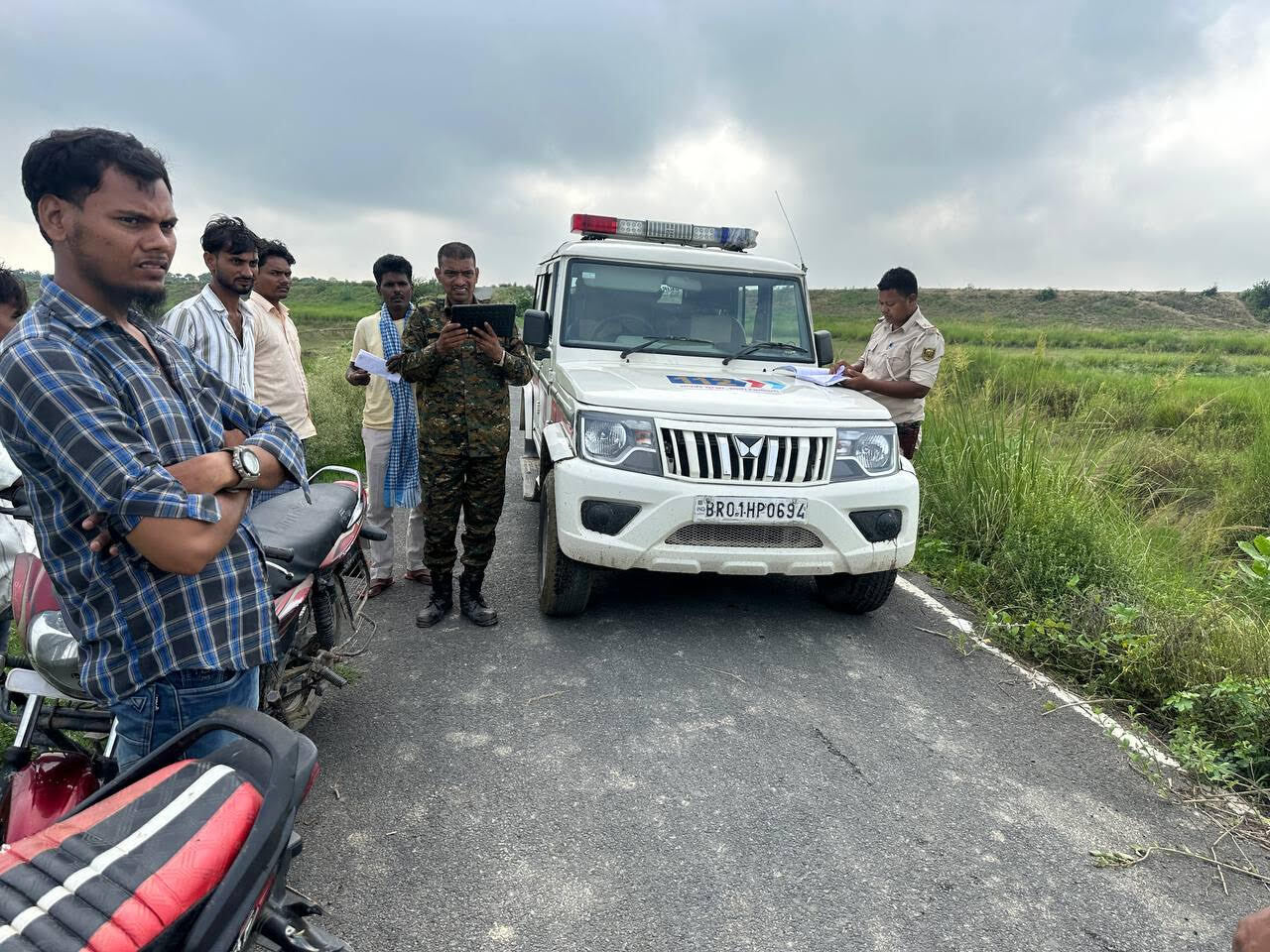 Darbhanga News: बाइक सवार चार बदमाशों ने हथियार के बल पर की बाइक व नकदी की लूट