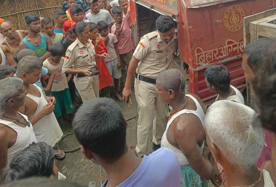 Darbhanga News: गैस सिलेंडर रिसाव से लगी आग, युवती गंभीर रूप से झुलसी