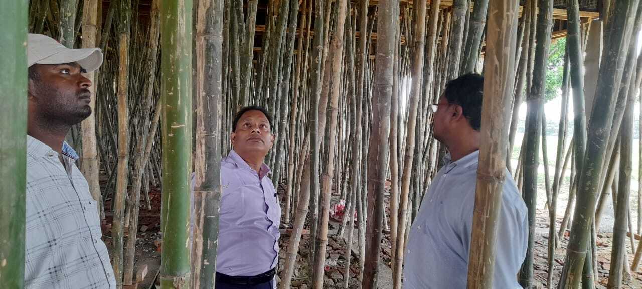 Darbhanga News: बीएमएसआइसीए के उप प्रबंधक ने की निर्माणाधीन सीएचसी भवन की जांच
