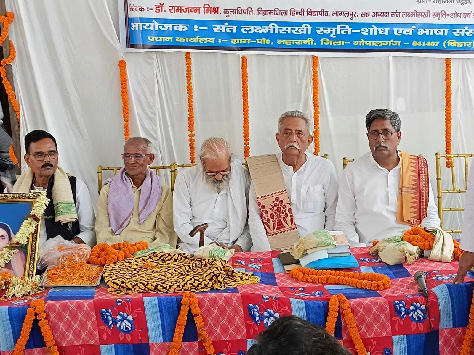 शिक्षा ही समाज को आगे बढ़ाने और सकारात्मक परिवर्तन लाने का महत्वपूर्ण साधन : डॉ रामजन्म, बैकुंठपुर में उत्कृष्ट शिक्षकों, विद्यार्थियों और प्रतिभाओं को मिला सम्मान