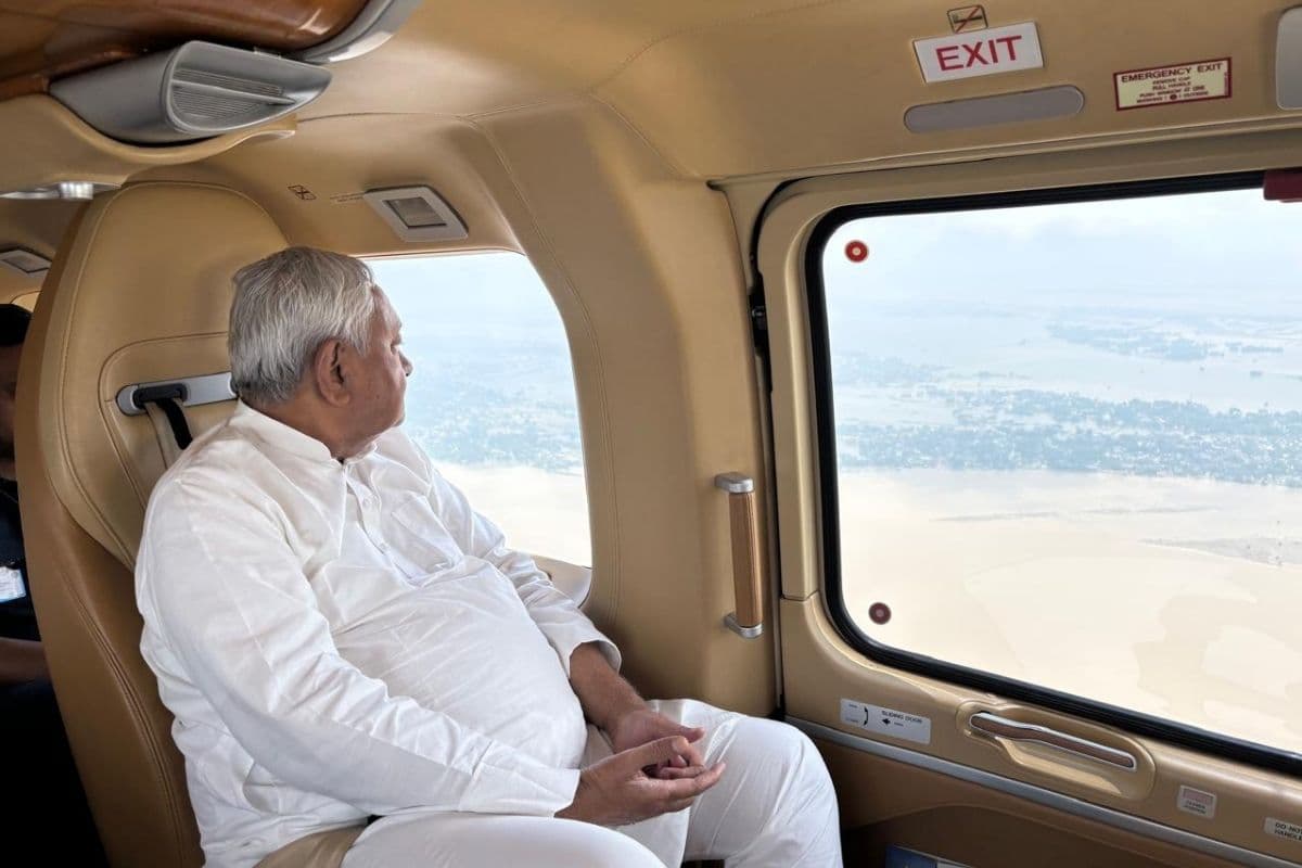 Bihar: CM नीतीश कुमार ने बाढ़ प्रभावित जिलों का किया हवाई सर्वेक्षण, अधिकारियों को दिए निर्देश