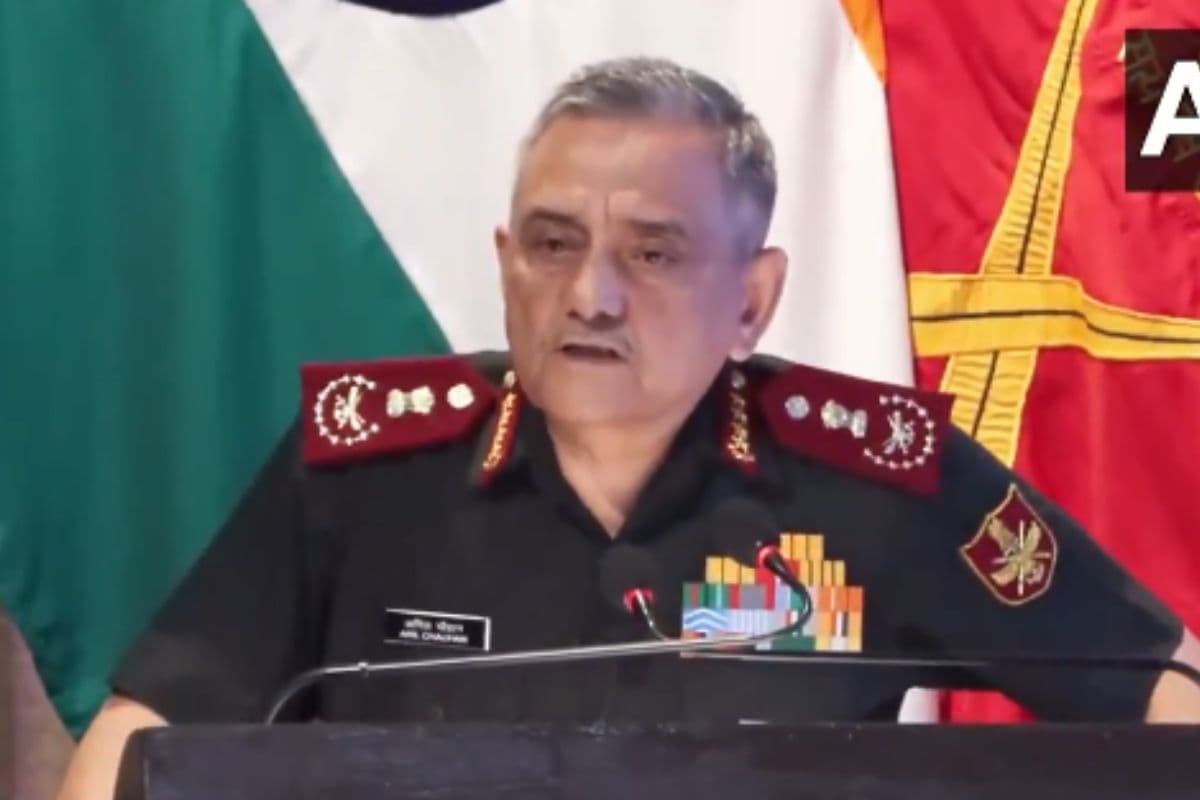 शांति चाहते हैं, तो युद्ध के लिए... रण संवाद में गरजे CDS अनिल चौहान, कहा- 'ऑपरेशन सिंदूर अभी जारी'