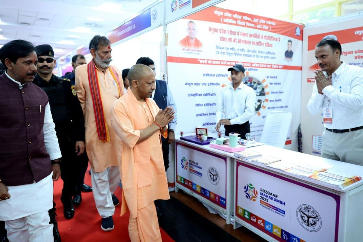 सीएम योगी ने रोजगार महाकुंभ में लॉन्च किया ‘एकीकृत निगरानी प्रणाली पोर्टल’, अटल आवासीय विद्यालयों में होगी रीयल-टाइम मॉनिटरिंग