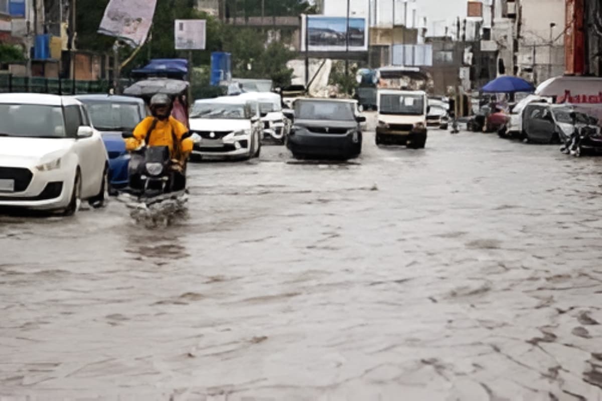 दिल्ली में टूटा 15 सालों का रिकॉर्ड, शहर बना तालाब