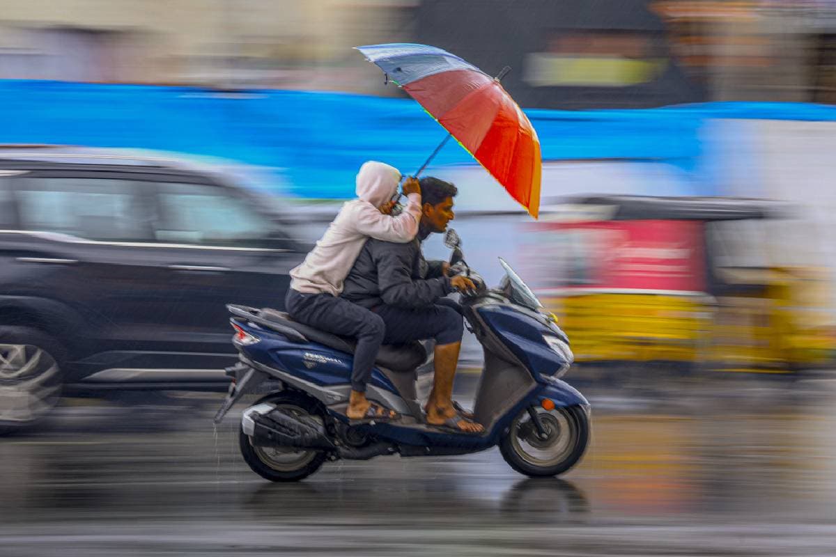 Heavy Rain Alert : यूपी में अगले 48 घंटे होगी भारी बारिश, दिल्ली में रेड अलर्ट जारी
