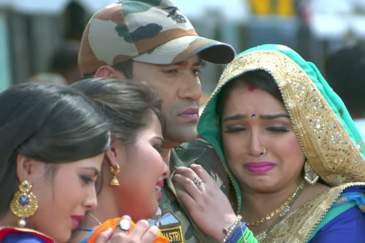 Bhojpuri: ‘माई हो ललनवा दे दा’ गाने में शहीद भाइयों का बदला लेने बॉर्डर पर पहुंचे निरहुआ, 35 मिलियन से ज्यादा मिले व्यूज