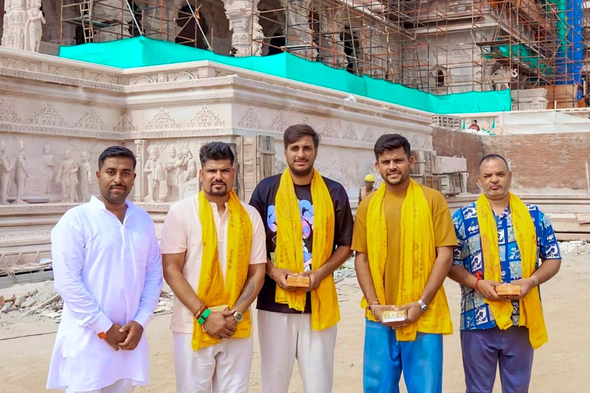 रामलला के द्वार पहुंचे भारतीय क्रिकेटर्स, हनुमानगढ़ी में भी किया दर्शन-पूजन