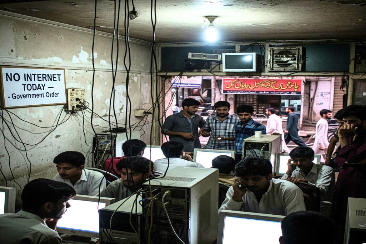 Pakistan Internet Shutdown: पाकिस्तान में इंटरनेट बंद, मचा हड़कंप, जानें क्या है वजह?