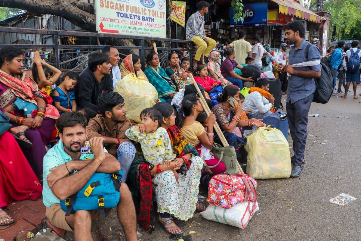 जम्मू-कश्मीर में बाढ़ से भारी तबाही, यात्रियों की मदद के लिए जम्मू-दिल्ली विशेष ट्रेन