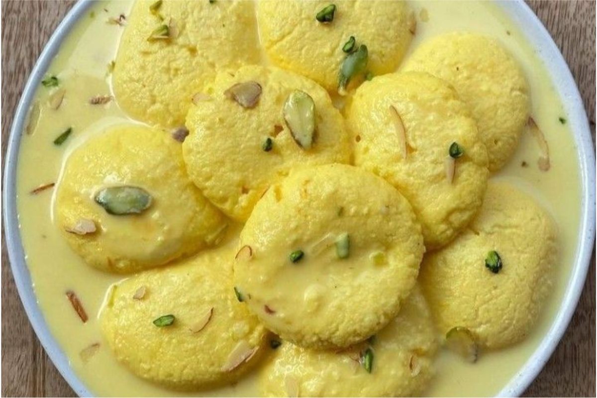 Rasmalai Mousse Recipe: बस कुछ मिनटों में तैयार करें ये कमाल का रस मलाई मूस